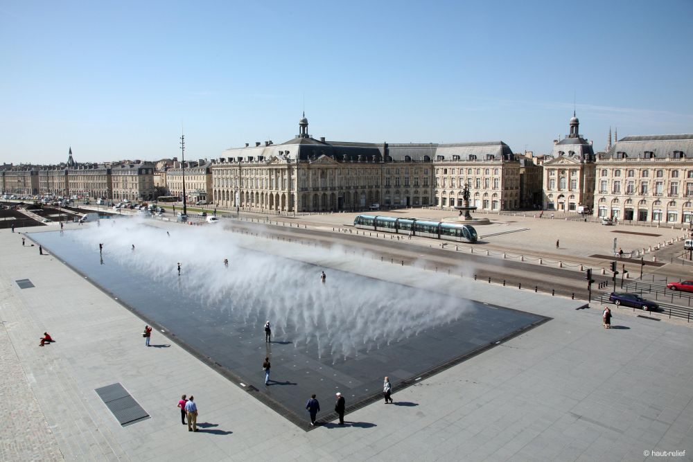 water-mirror-place-cool-off-bourdeaux-more-than-green-01